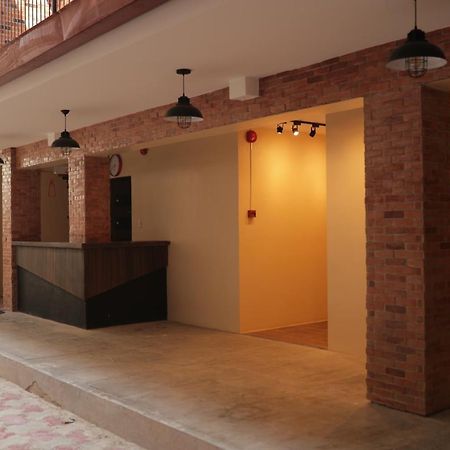 Cerca Hotel Balabag  Экстерьер фото