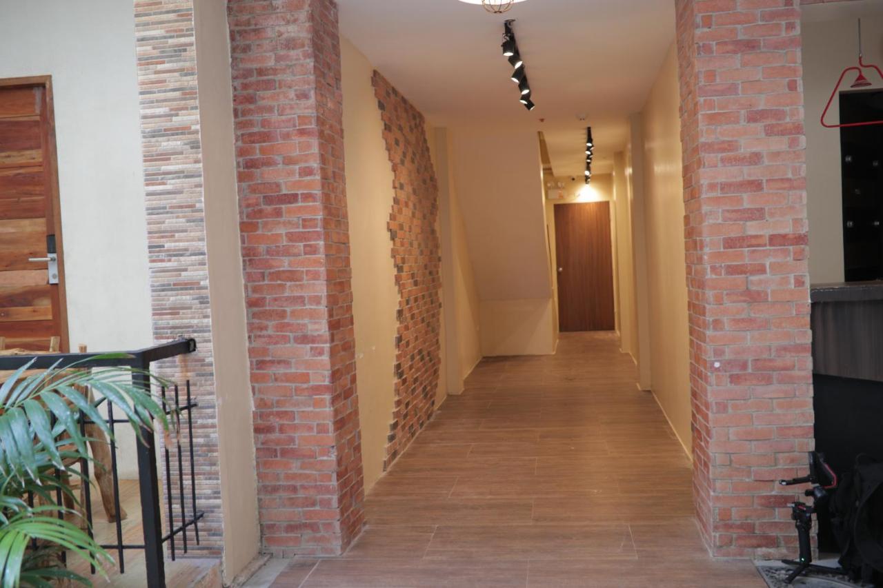 Cerca Hotel Balabag  Экстерьер фото