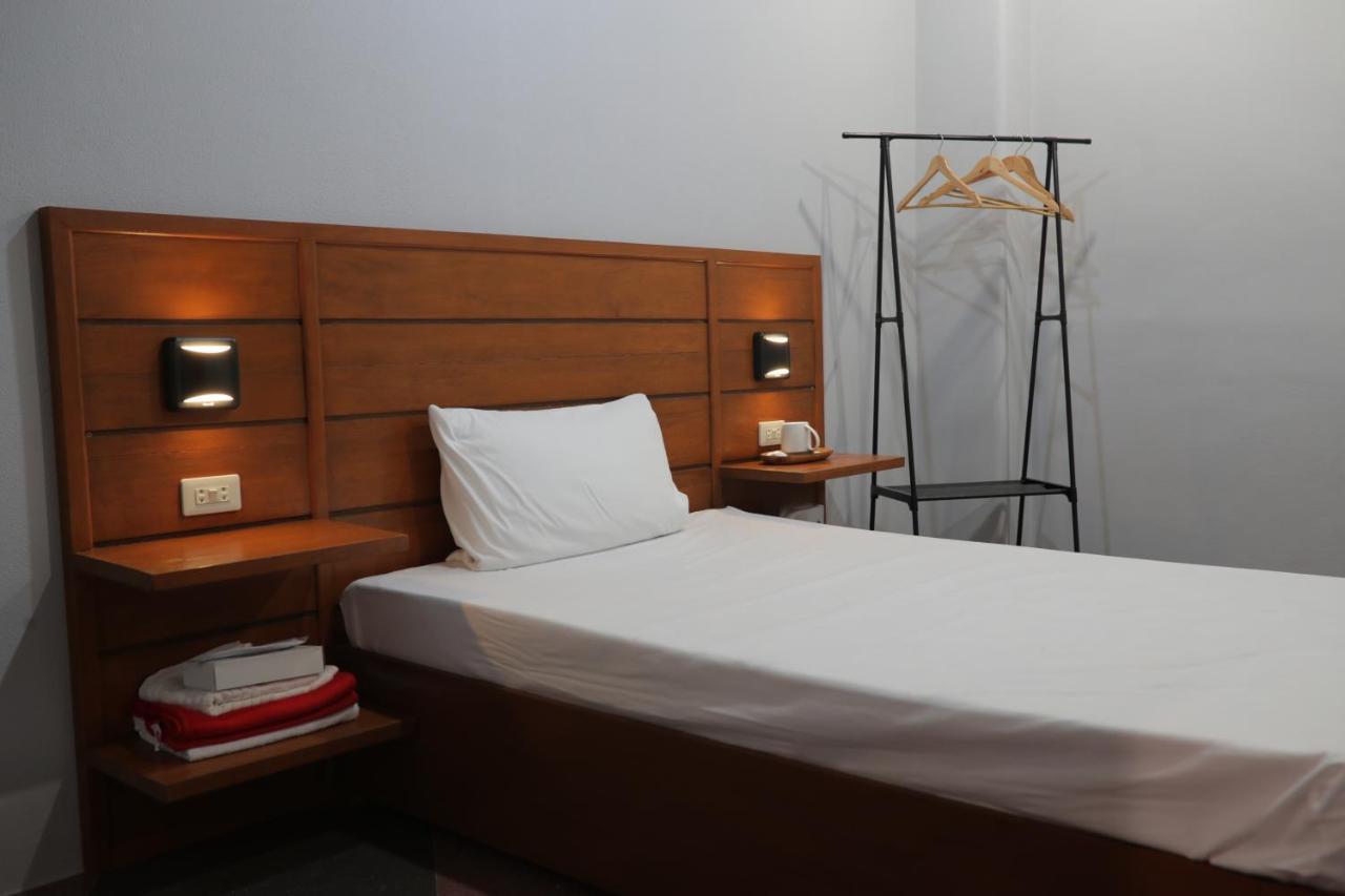 Cerca Hotel Balabag  Экстерьер фото