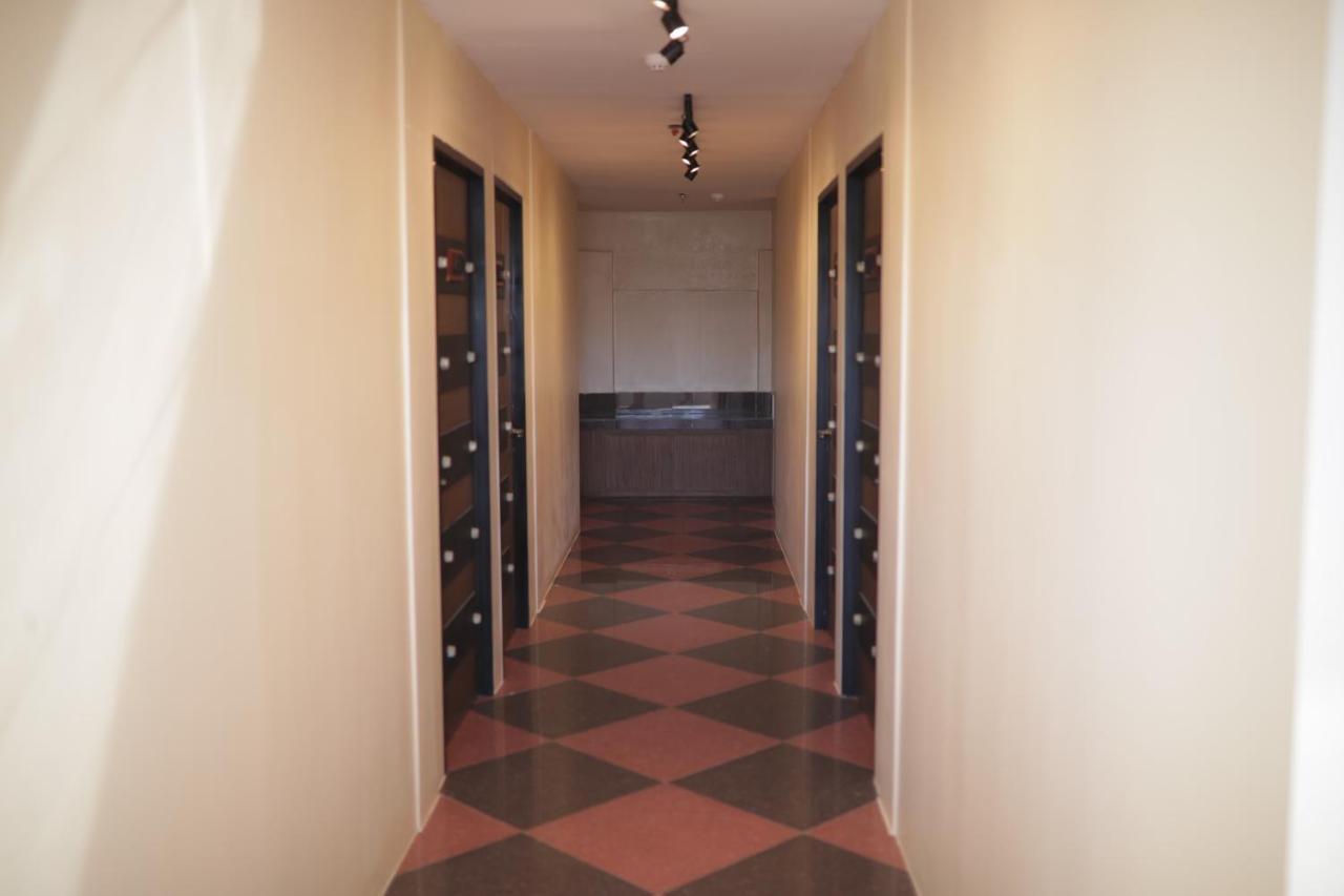Cerca Hotel Balabag  Экстерьер фото