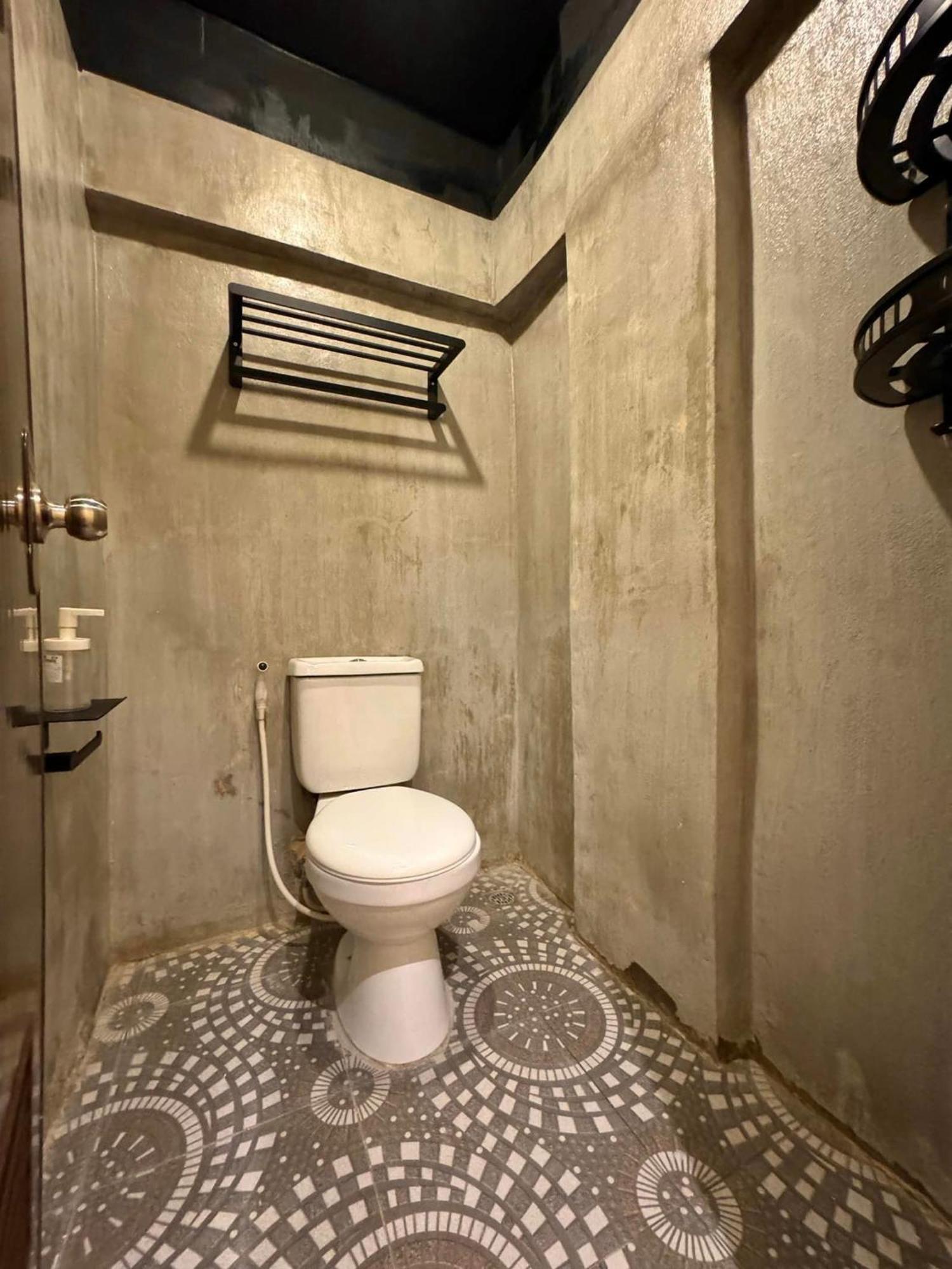 Cerca Hotel Balabag  Экстерьер фото